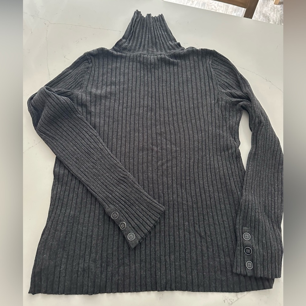 Beautiful & soft ribbed dress turtleneck sweater by Ellen Tracey size L